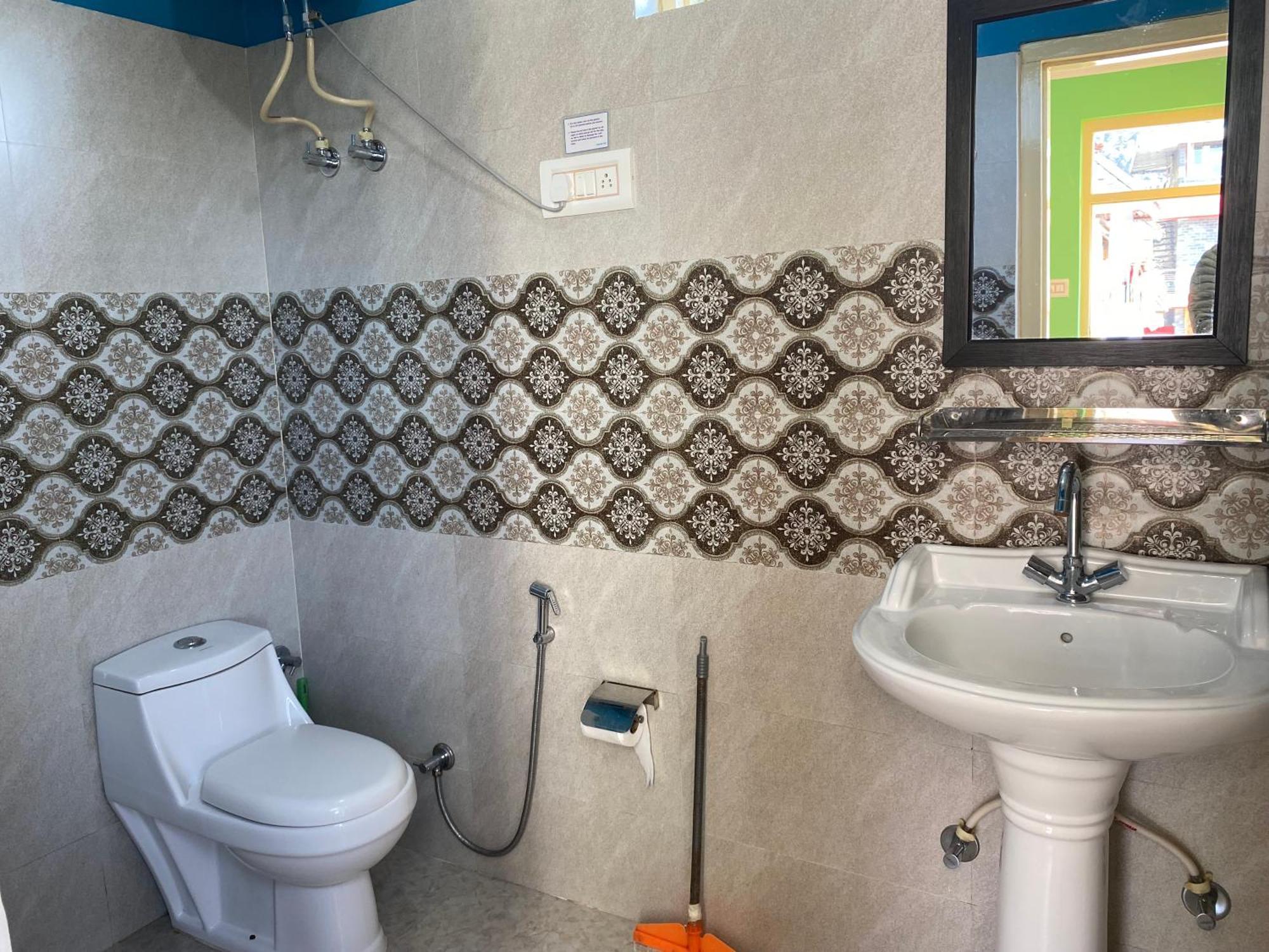 Jagatram Niwas Guesthouse Dharamkot Dharamsala Zewnętrze zdjęcie